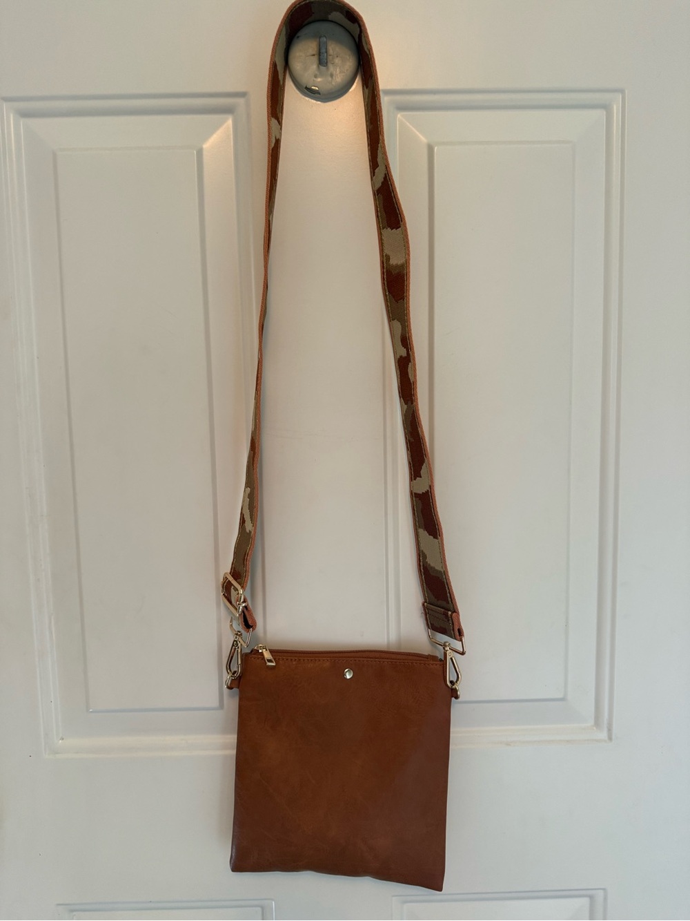 Ah•Dorned vegan leather crossbody bag/pouch w/ camo strap New - camel brown - Picture 3 of 13